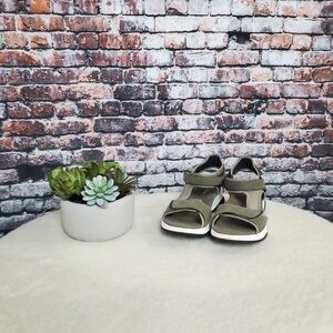 Clarks Women's Sandals in Olive Green